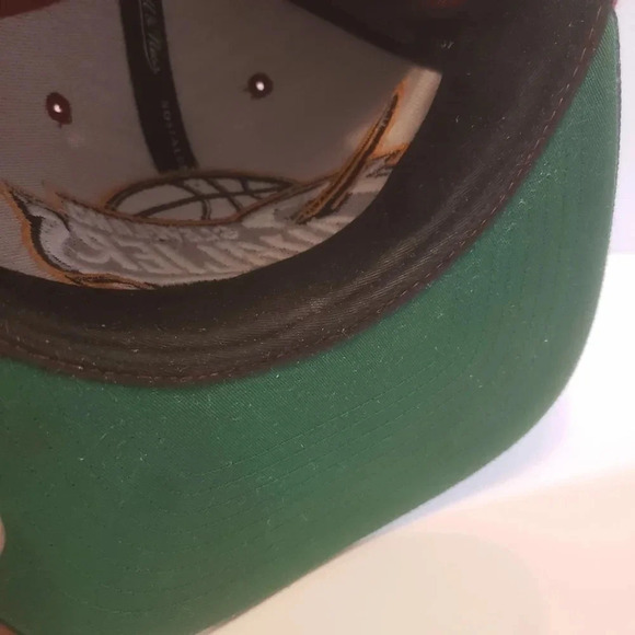 Mitchel & Ness NBA  Cleveland Cavaliers Two-Tone Mens Snapback Hat. - Picture 6 of 8